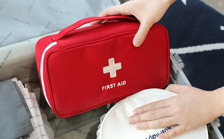 32pcs Trousse de Premiers Secours Soins PM Rouge First Aid Kit Camping Rando